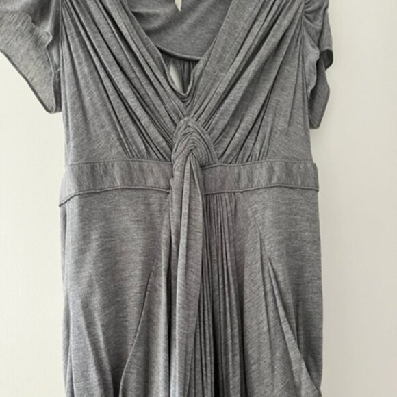 BCBG MAXAZRIA - ELEGANT GREY LINED DRESS IN 100% SILK - WORN ONCE - Picture 3 of 6